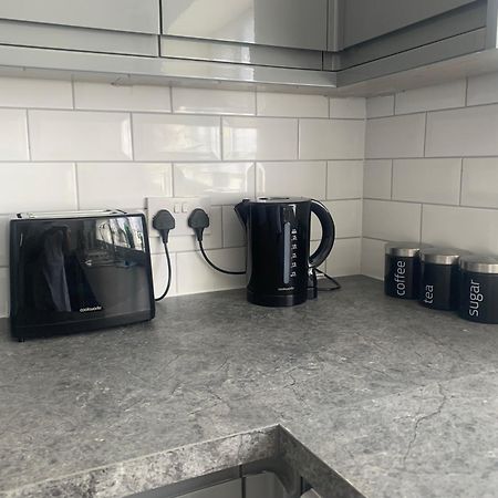 Newly Renovated, Modern 3 Bed Apartment Walmersley Luaran gambar