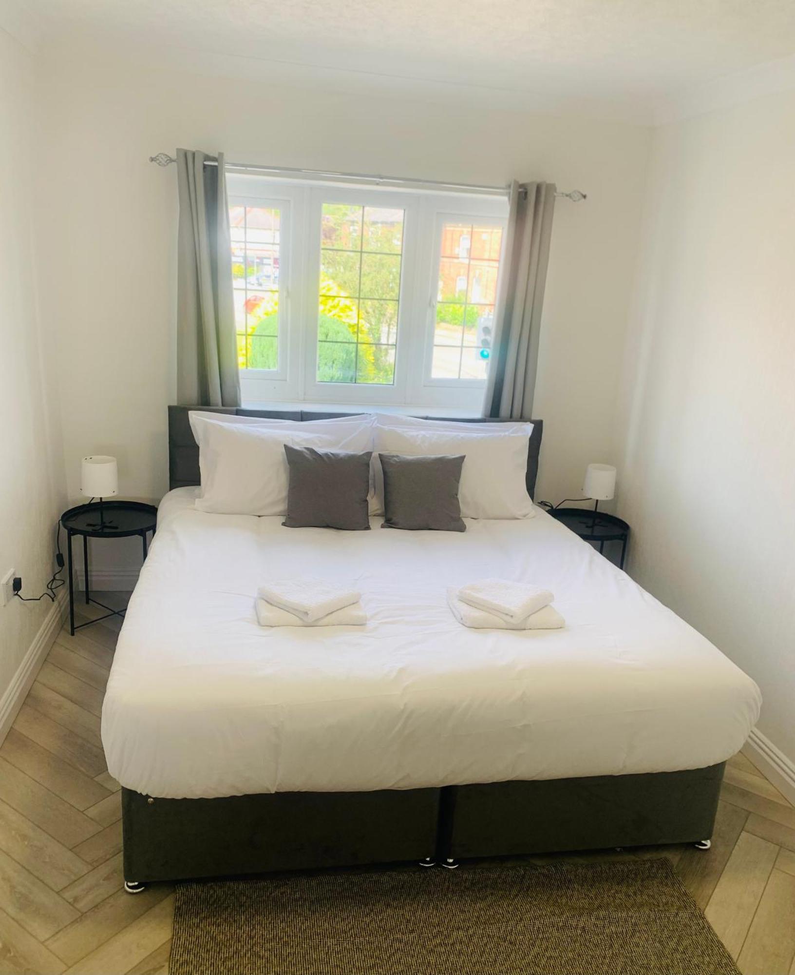 Newly Renovated, Modern 3 Bed Apartment Walmersley Luaran gambar