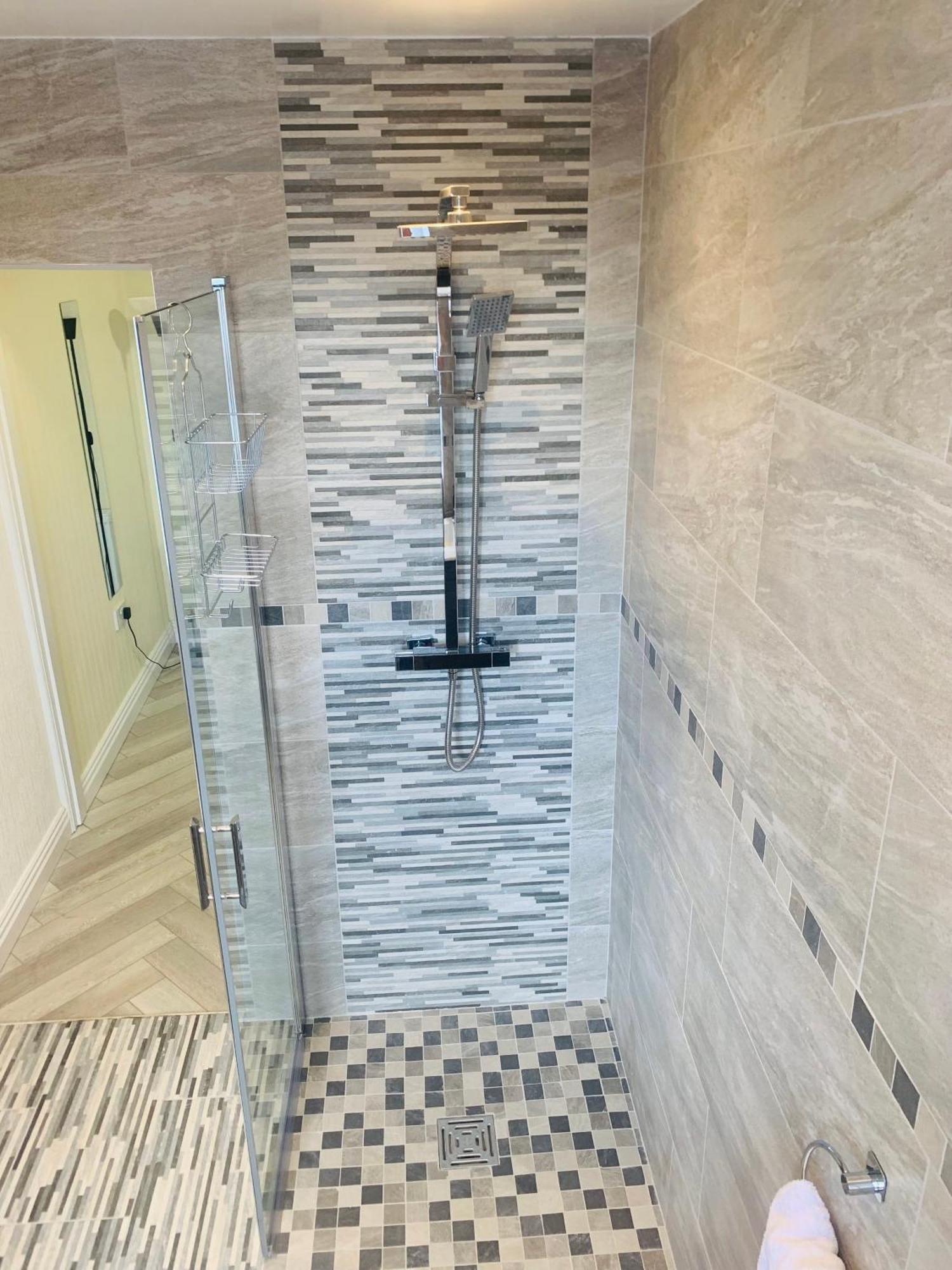 Newly Renovated, Modern 3 Bed Apartment Walmersley Luaran gambar